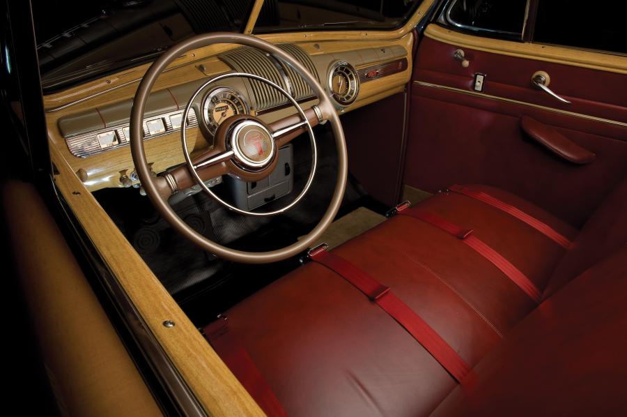  Ford Super DeLuxe Sportsman Convertible 1947 года  (фото 7 из 61)
